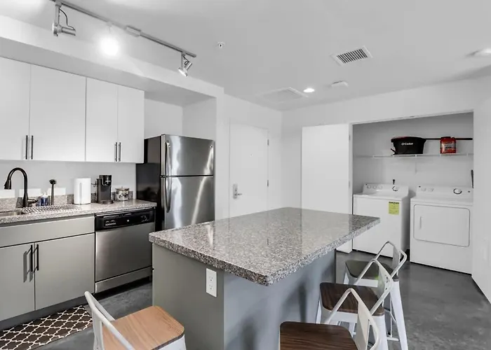 Apartment Centric 2br In Heart Of Dtphx Free Garage Parking