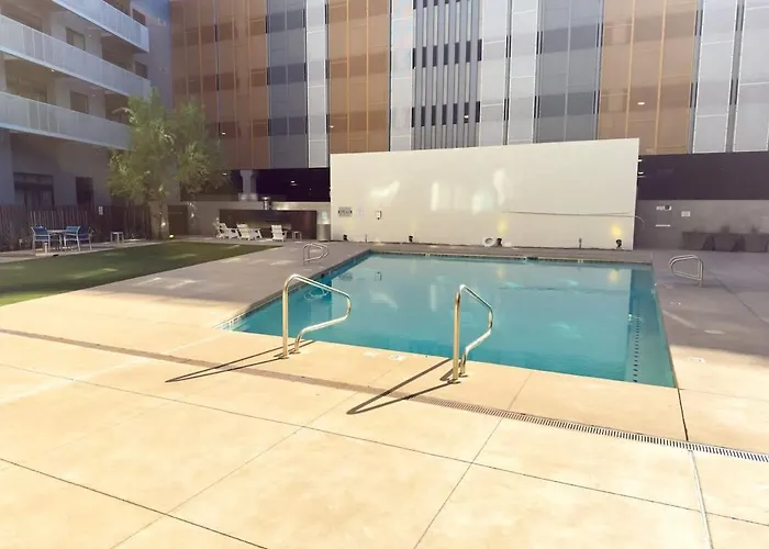 Centric 2br In Heart Of Dtphx Free Garage Parking Phoenix