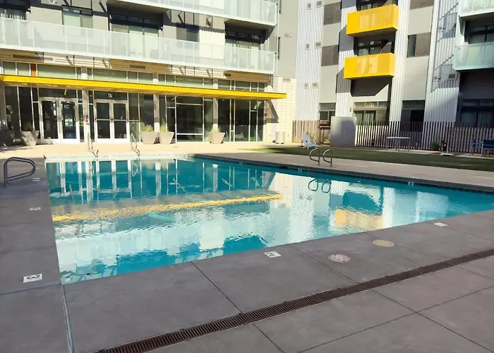 Apartment Centric 2br In Heart Of Dtphx Free Garage Parking *