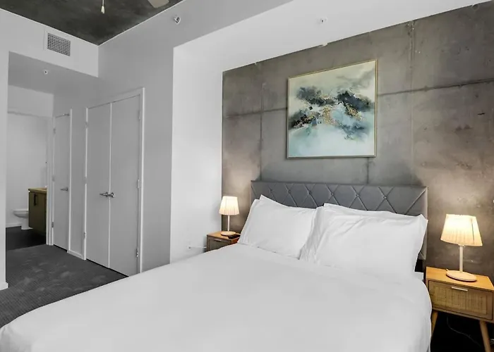Centric 2br In Heart Of Dtphx Free Garage Parking *