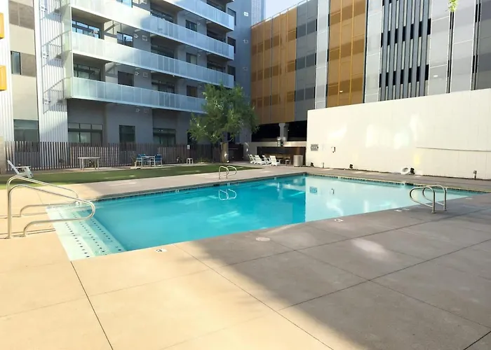 Centric 2br In Heart Of Dtphx Free Garage Parking