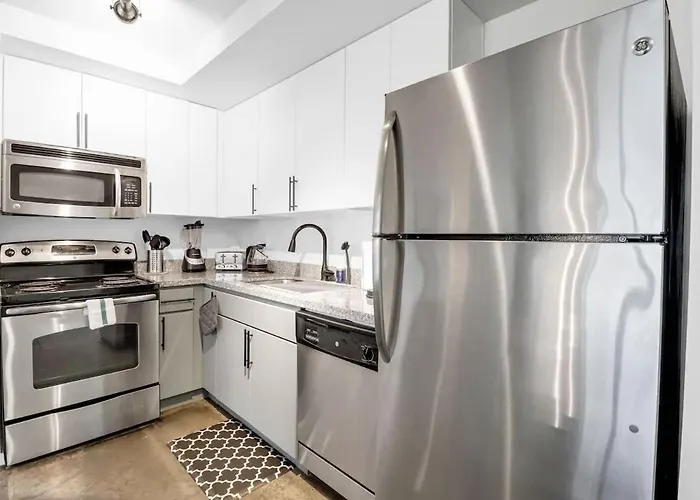 Centric 2br In Heart Of Dtphx Free Garage Parking *