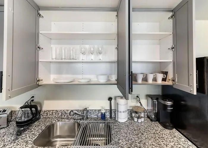 Apartment Centric 2br In Heart Of Dtphx Free Garage Parking *