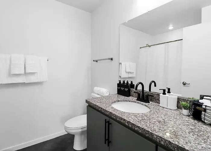 Centric 2br In Heart Of Dtphx Free Garage Parking Apartment Phoenix