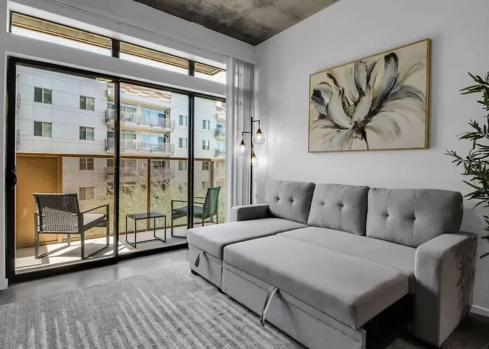 Centric 2br In Heart Of Dtphx Free Garage Parking *