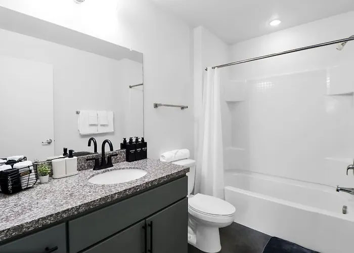Apartment Centric 2br In Heart Of Dtphx Free Garage Parking Phoenix