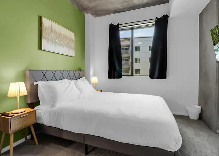 Centric 2br In Heart Of Dtphx Free Garage Parking * Phoenix