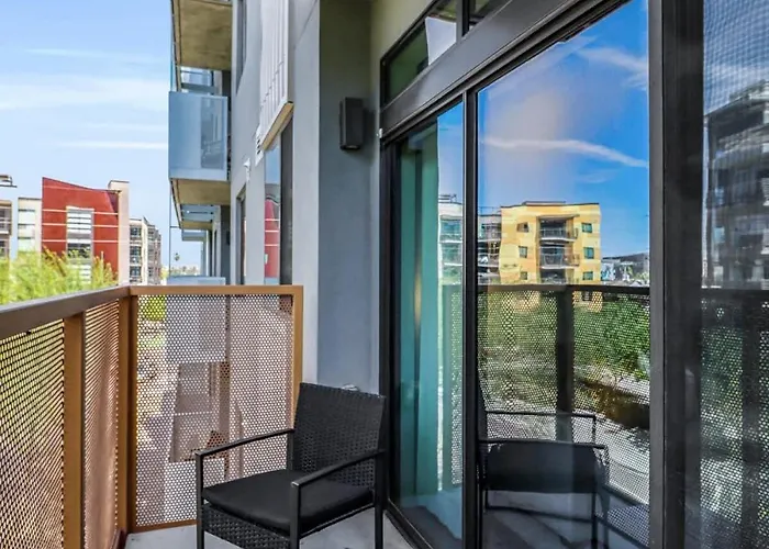 Apartment Centric 2br In Heart Of Dtphx Free Garage Parking *