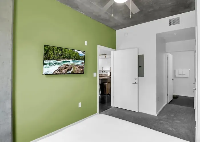 Apartment Centric 2br In Heart Of Dtphx Free Garage Parking Phoenix