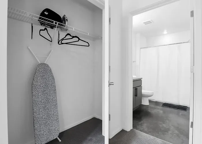 Centric 2br In Heart Of Dtphx Free Garage Parking *