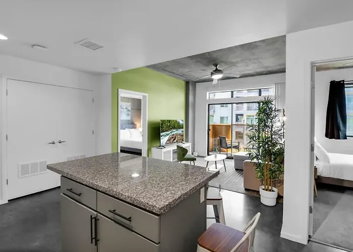 Apartment Centric 2br In Heart Of Dtphx Free Garage Parking *
