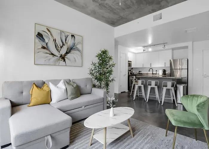 Apartment Centric 2br In Heart Of Dtphx Free Garage Parking Phoenix