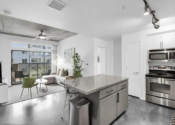 Centric 2br In Heart Of Dtphx Free Garage Parking *