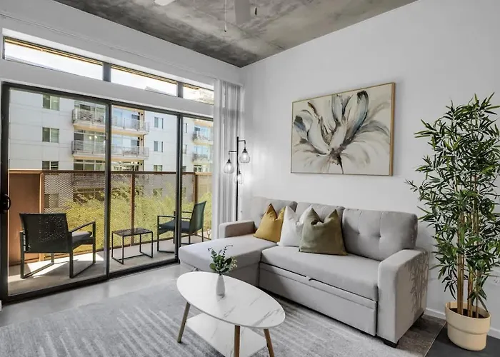 Centric 2br In Heart Of Dtphx Free Garage Parking Apartment *