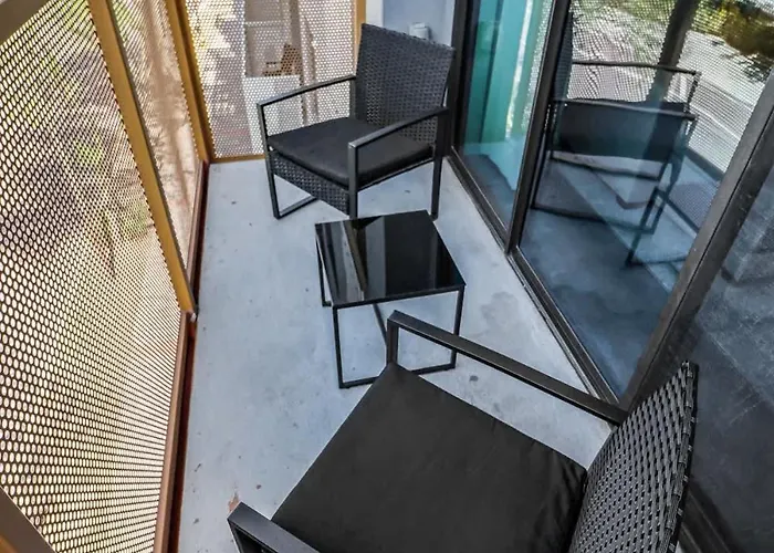 Apartment Centric 2br In Heart Of Dtphx Free Garage Parking *